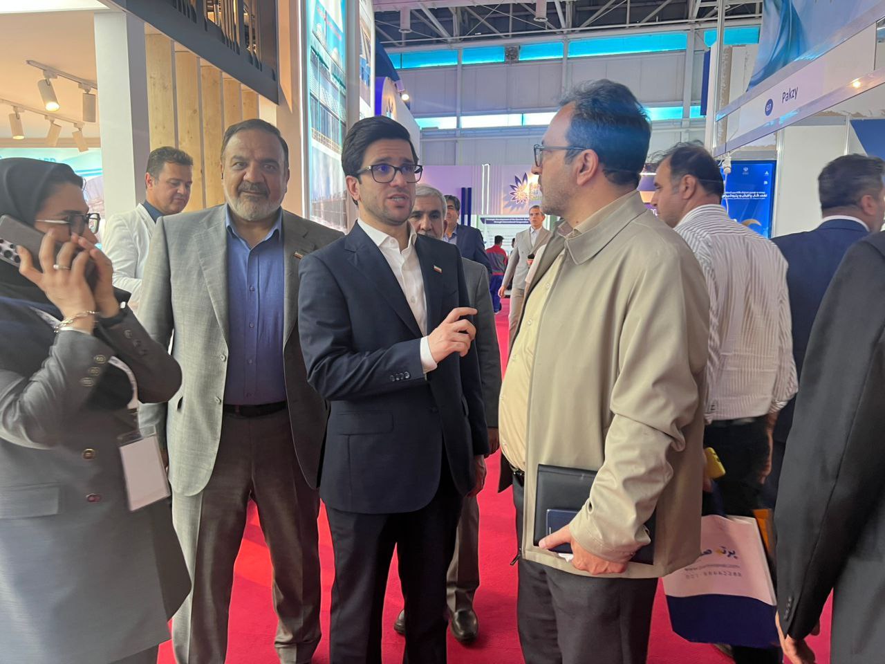 حضور دکتر عظیمی در سالن ستصا